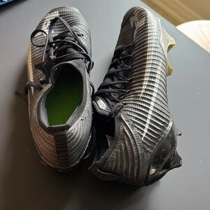 Nike Men’s Black and White Soccer Cleats